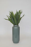 Keramik vase, høj, grønlig m/nister. U/blomster