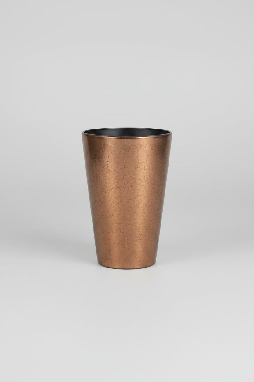 Vase, høj, kobberfarvet m/mønster