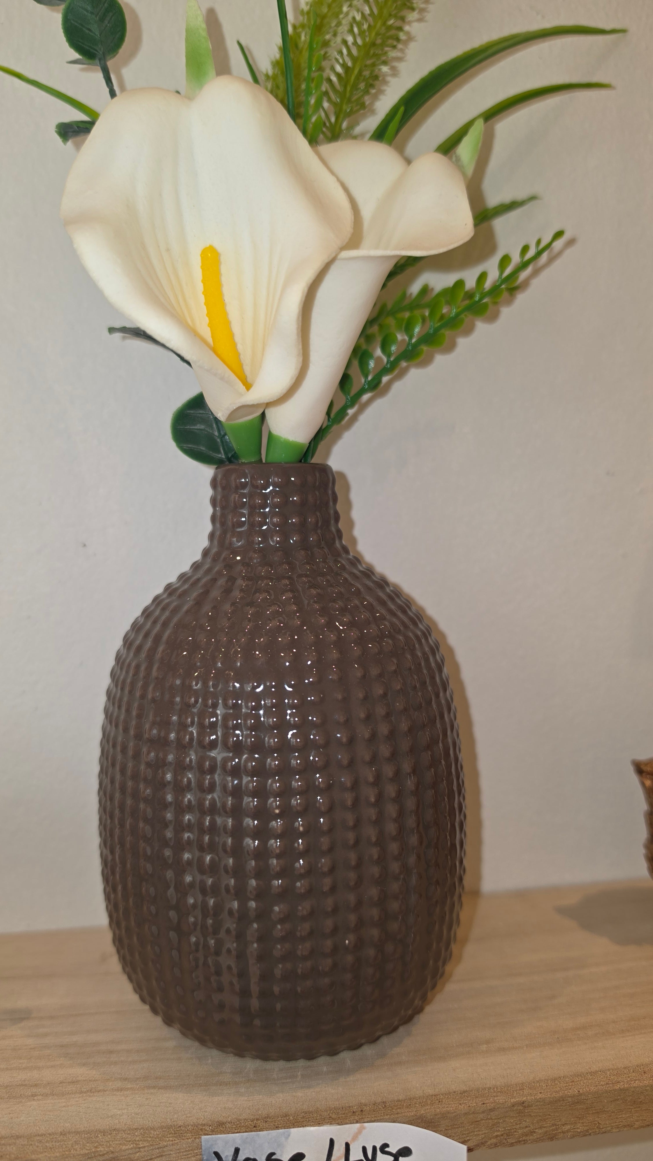 Brun vase/stage m/nupper inkl. blomster