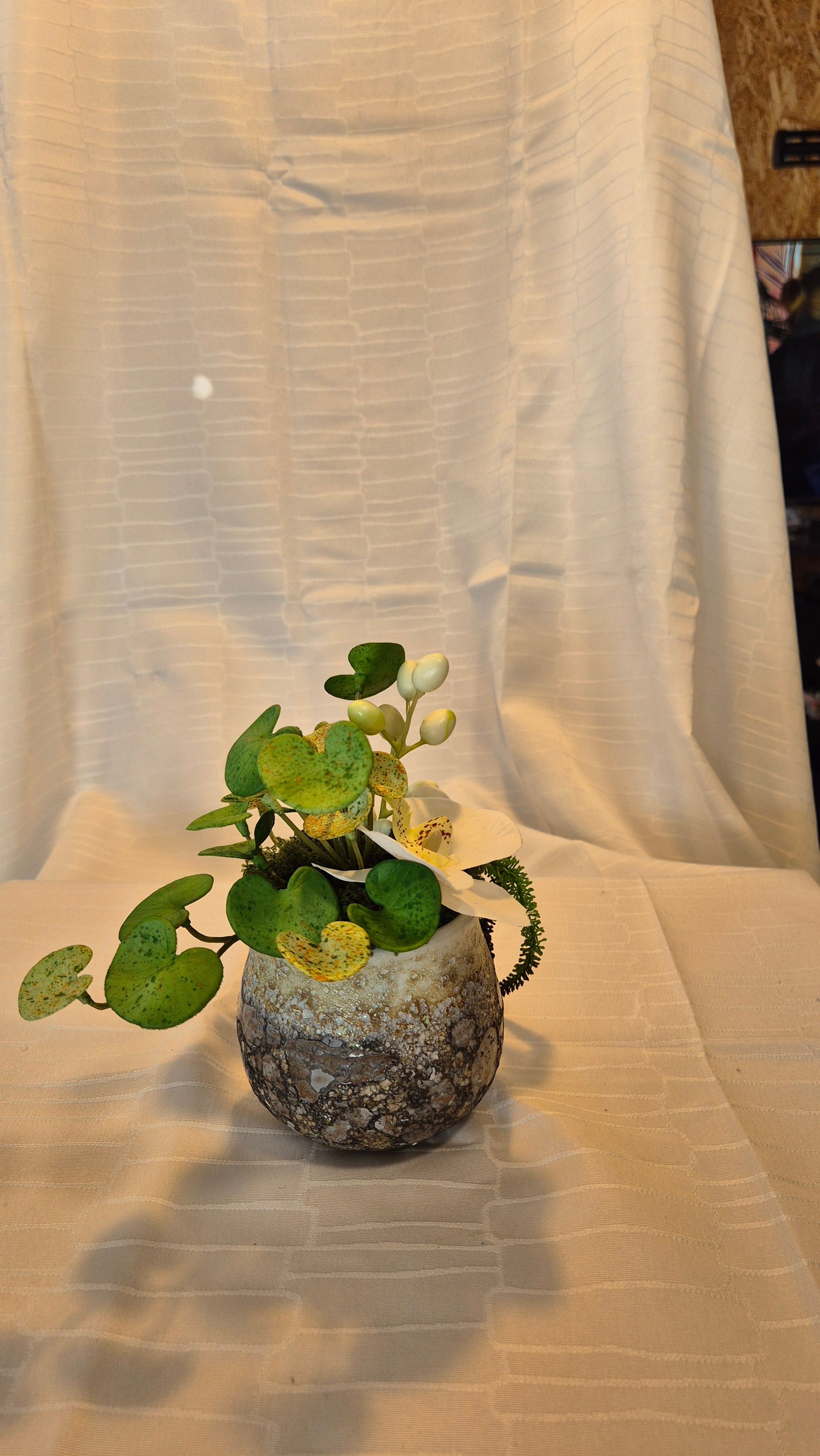 Blomsterpotte m/kunstige planter
