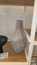 Grålig høj glas vase