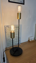 Bordlampe m/2 pærer. Sort metal m/guld. Inkl. pærer