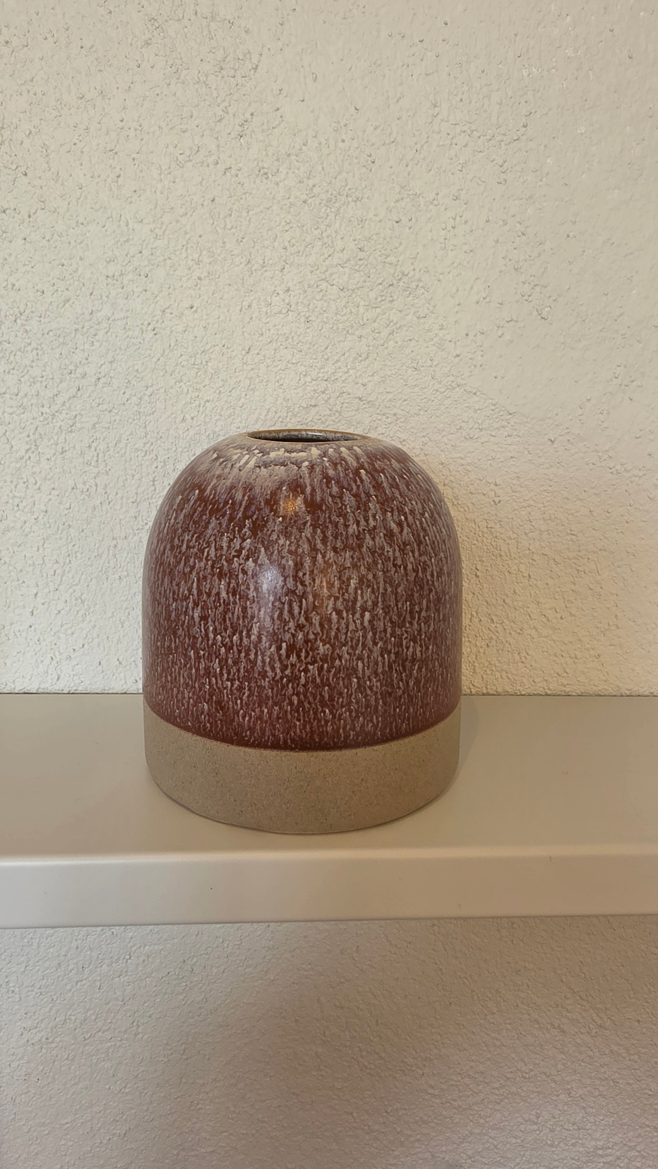 Vase m/glad bund. Brun m/hvid meleret.