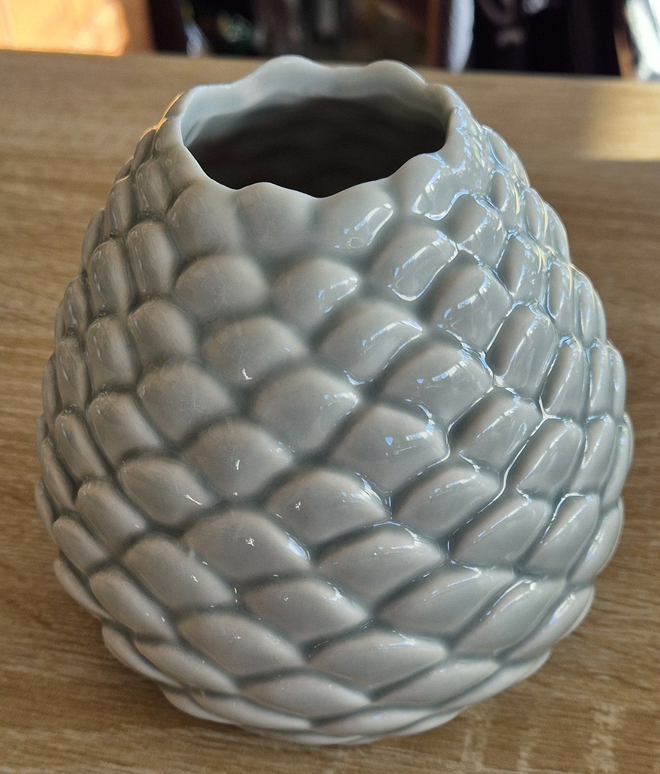 Lille kogle vase, grå-grøn, inkl. blomst